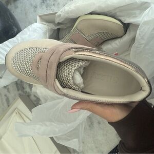 Elegant Beige and Cream Women's Sneakers